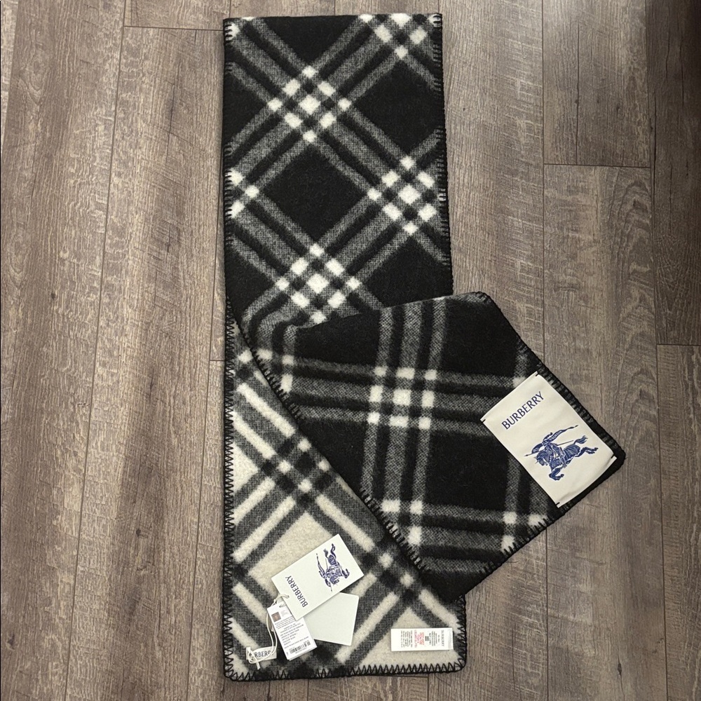 Burberry Check Wool Scarf NWT - Picture 5 of 9